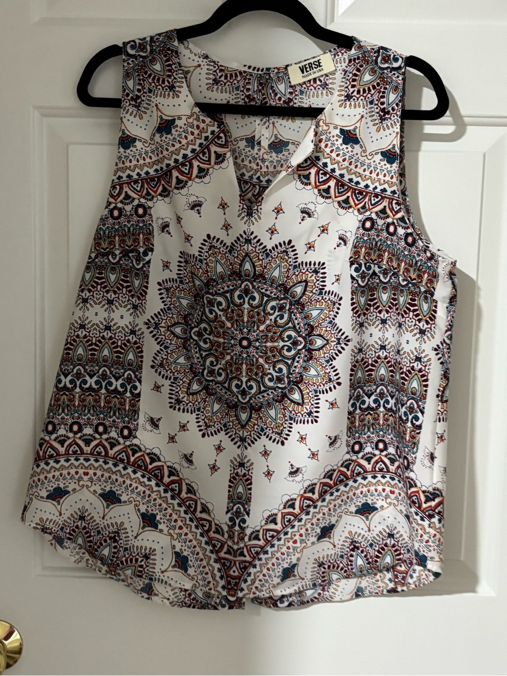 Verse White Medallion-Print Sleeveless V-Notch Tank